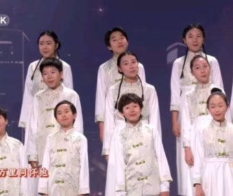 《难忘今宵》天籁童声唱响经典，愿今宵的感动与欢乐送至千家万户！【总台春晚】